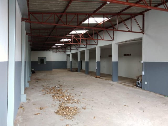 Galpão / Barracão com 200m², para alugar, no bairro Cond Hab Roberto Conceicao em Cambé