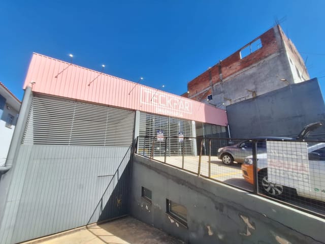 Galpão / Barracão para locação, 1100 m², 5 salas, 4 banheiros, Estacionamento com 20 vagas - Uvaranas, Ponta Grossa.
