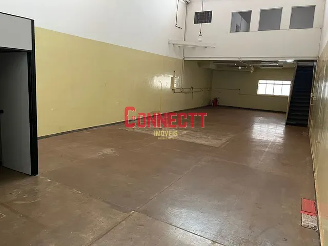 Galpão / Barracão com 540m², à venda, no bairro Vila Tiberio em Ribeirão Preto