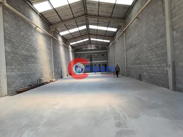 Galpão / Barracão com 370m², para alugar, no bairro Cidade Aracilia em Guarulhos