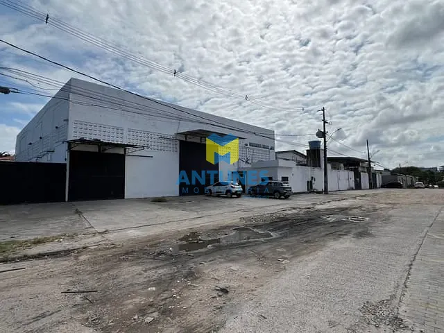Galpão / Barracão com 930m², para alugar, no bairro Boa Viagem em Recife