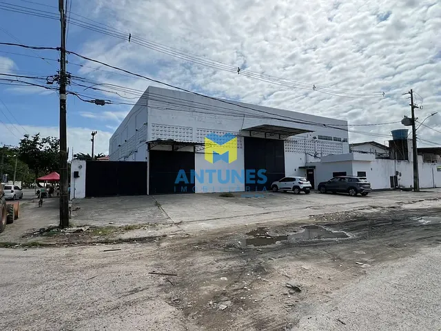 Galpão / Barracão com 930m², para alugar, no bairro Boa Viagem em Recife