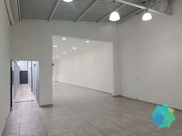 Galpão / Barracão com 130m², à venda ou para alugar, no bairro Loteamento Terras de São Pedro e São Paulo em Salto