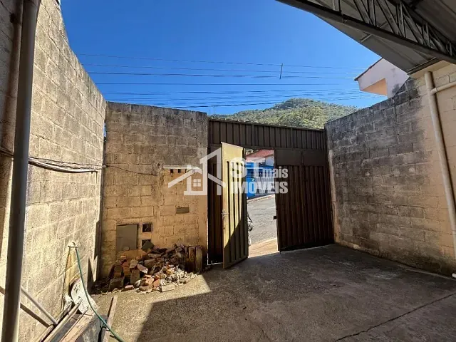 Galpão / Barracão com 150m², à venda, no bairro Jardim Alto Serra em Andradas