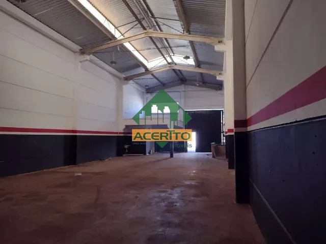 Galpão / Barracão com 330m², para alugar, no bairro Umuarama em Araçatuba