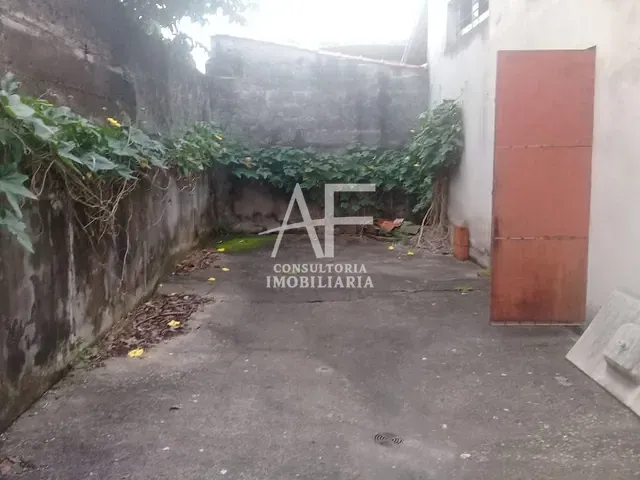 Galpão / Barracão com 300m², à venda, no bairro Jardim Maria Augusta em Taubaté