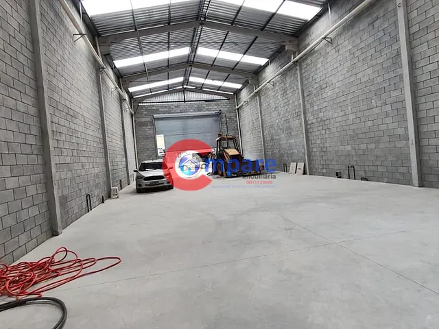Galpão / Barracão com 370m², para alugar, no bairro Cidade Aracilia em Guarulhos