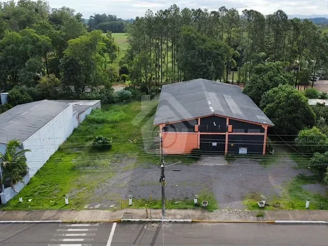 Galpão / Barracão com 480m², para alugar, no bairro Centro Administrativo em Teutônia
