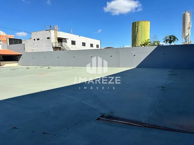 Galpão / Barracão com 1410m², à venda ou para alugar, no bairro Parque Industrial Zona Norte, Apucarana/PR em Apucarana
