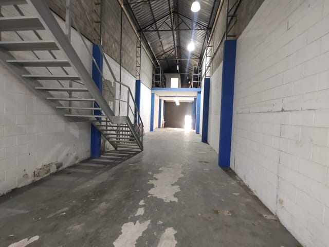 Galpão / Barracão com 220m², para alugar, no bairro Vila Caminho do Mar em São Bernardo do Campo