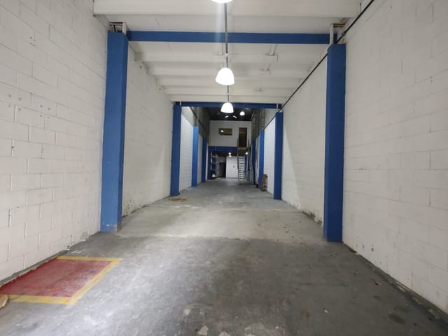 Galpão / Barracão com 220m², para alugar, no bairro Vila Caminho do Mar em São Bernardo do Campo