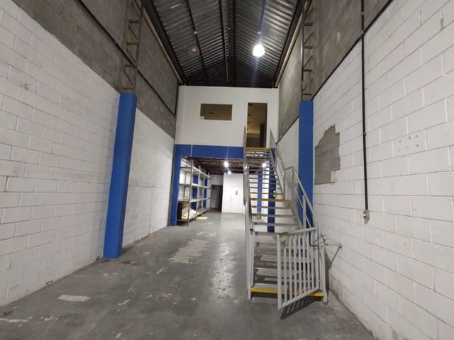 Galpão / Barracão com 220m², para alugar, no bairro Vila Caminho do Mar em São Bernardo do Campo