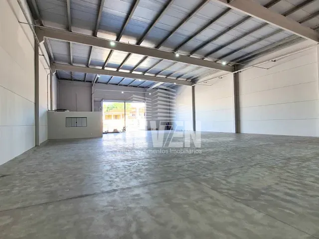 Galpão / Barracão com 1757m², à venda ou para alugar, no bairro Jardim Antártica em Bauru