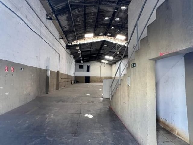 Galpão / Barracão com 500m², para alugar, no bairro Jardim Santa Marta (Fazendinha) em Santana de Parnaíba