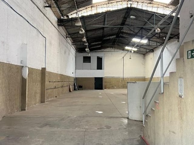 Galpão / Barracão com 500m², para alugar, no bairro Jardim Santa Marta (Fazendinha) em Santana de Parnaíba