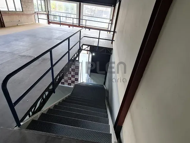 Galpão / Barracão com 300m², para alugar, no bairro Vila Baruel em São Paulo