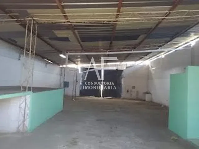 Galpão / Barracão com 400m², para alugar, no bairro Piracangaguá em Taubaté