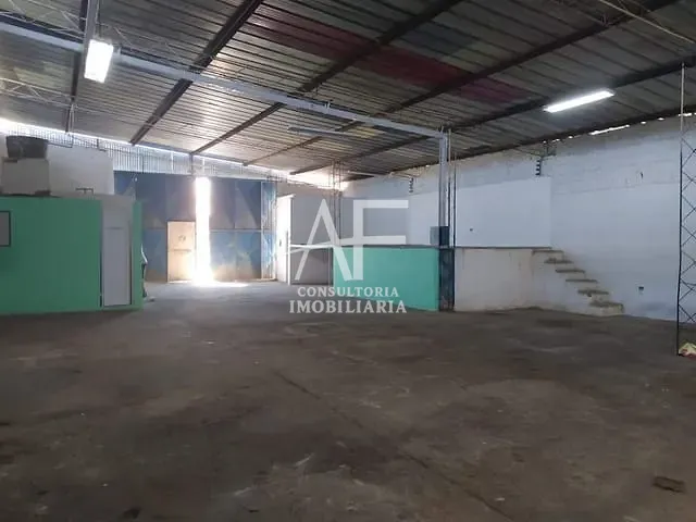 Galpão / Barracão com 400m², para alugar, no bairro Piracangaguá em Taubaté