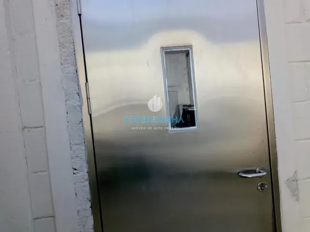 Galpão / Barracão com 900m², à venda ou para alugar, no bairro Chácaras Reunidas em São José dos Campos