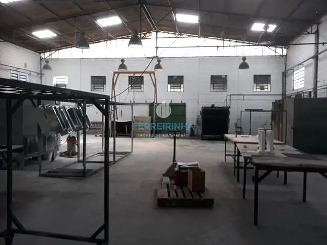 Galpão / Barracão com 900m², à venda ou para alugar, no bairro Chácaras Reunidas em São José dos Campos