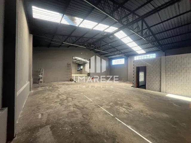 Galpão / Barracão com 880m², à venda, no bairro Jardim Aclimação em Apucarana
