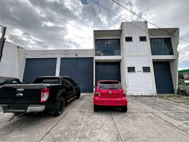 Galpão / Barracão com 986m², para alugar, no bairro Jardim São Lourenço em Bragança Paulista