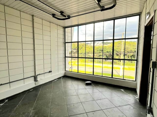Galpão / Barracão com 986m², para alugar, no bairro Jardim São Lourenço em Bragança Paulista