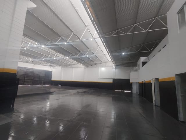 Galpão / Barracão com 1185m², para alugar, no bairro Piraporinha em Diadema