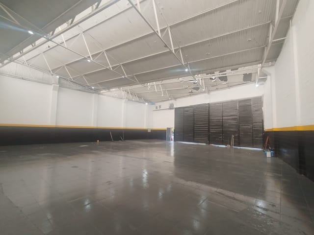 Galpão / Barracão com 1185m², para alugar, no bairro Piraporinha em Diadema