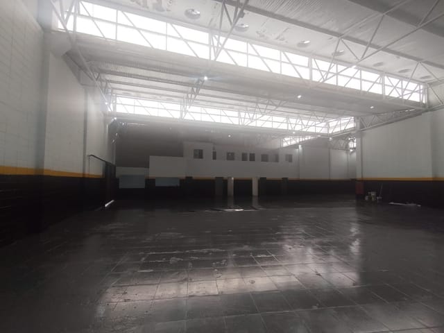 Galpão / Barracão com 1185m², para alugar, no bairro Piraporinha em Diadema