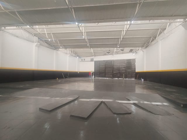 Galpão / Barracão com 1185m², para alugar, no bairro Piraporinha em Diadema