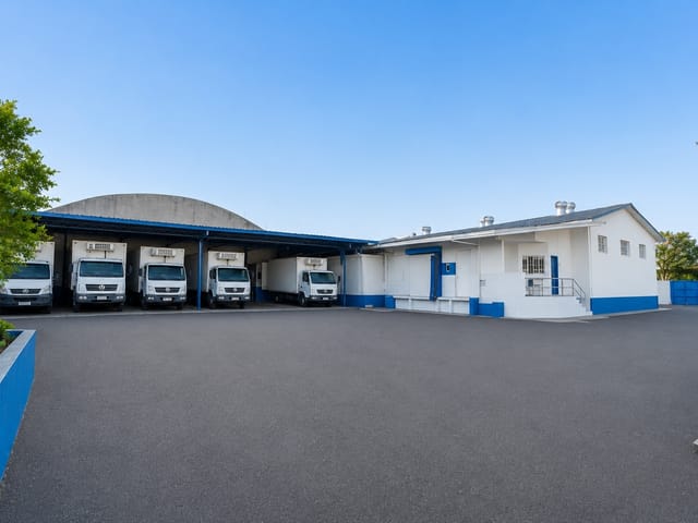 Galpão / Barracão com 2310m², à venda, no bairro Hauer em Curitiba