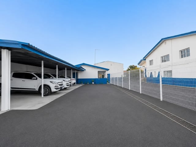 Galpão / Barracão com 2310m², à venda, no bairro Hauer em Curitiba