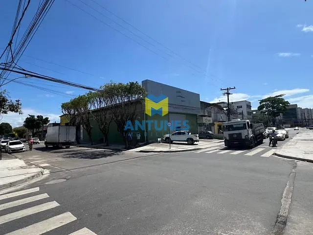 Galpão / Barracão com 350m², para alugar, no bairro Imbiribeira em Recife