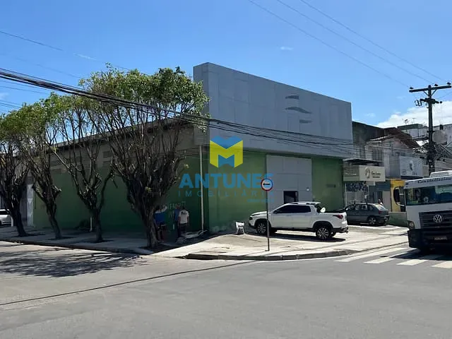Galpão / Barracão com 350m², para alugar, no bairro Imbiribeira em Recife