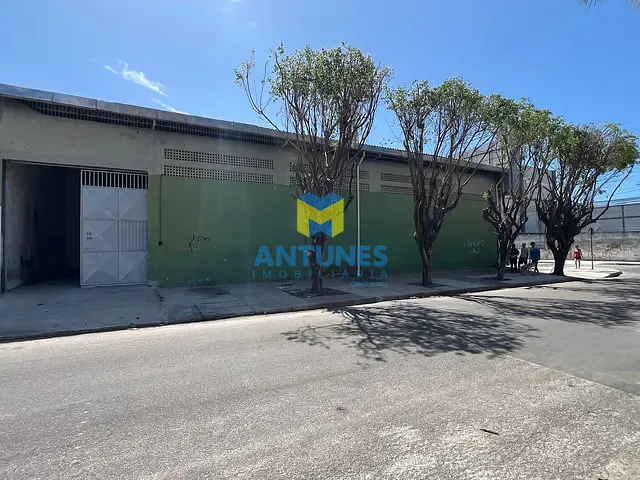 Galpão / Barracão com 350m², para alugar, no bairro Imbiribeira em Recife