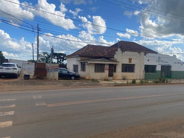 Galpão/Barracão à Venda com 2 Casas – 693 m² Próximo à Avenida Souza Naves