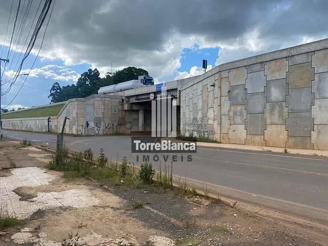 Galpão / Barracão com 694m² 2 quartos e 1 banheiro, à venda, no bairro Periquitos em Ponta Grossa