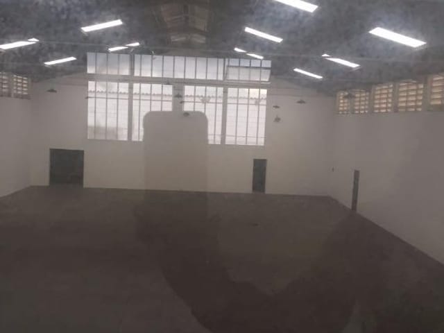 Galpão / Barracão com 1250m², para alugar, no bairro Chácara do Solar I (Fazendinha) em Santana de Parnaíba
