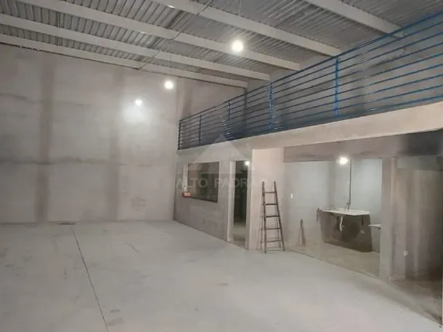 Galpão / Barracão com 320m², para alugar, no bairro Jardim Quarto Centenário em Mauá