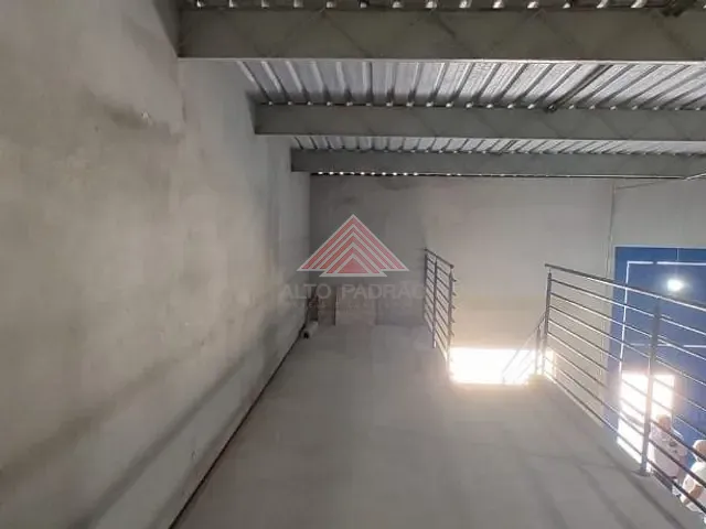 Galpão / Barracão com 320m², para alugar, no bairro Jardim Quarto Centenário em Mauá