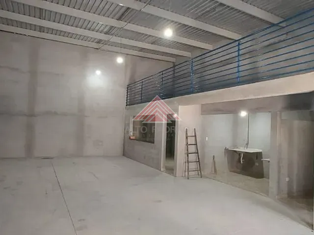 Galpão / Barracão com 320m², para alugar, no bairro Jardim Quarto Centenário em Mauá