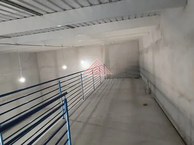 Galpão / Barracão com 320m², para alugar, no bairro Jardim Quarto Centenário em Mauá
