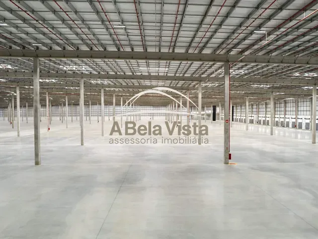 Galpão / Barracão com 9463m², para alugar, no bairro São Roque em Araçariguama