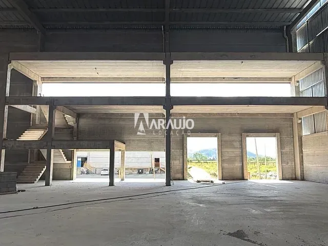 Galpão / Barracão com 3705m², para alugar, no bairro Escalvados em Navegantes