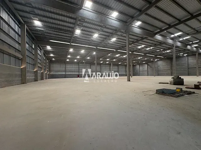 Galpão / Barracão com 3705m², para alugar, no bairro Escalvados em Navegantes