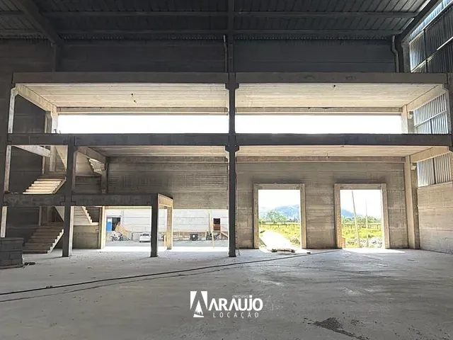 Galpão / Barracão com 3705m², para alugar, no bairro Escalvados em Navegantes