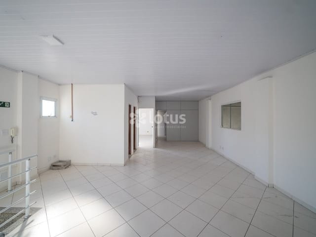 Galpão / Barracão com 750m², para alugar, no bairro Chácara do Solar I (Fazendinha) em Santana de Parnaíba