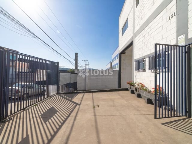 Galpão / Barracão com 750m², para alugar, no bairro Chácara do Solar I (Fazendinha) em Santana de Parnaíba