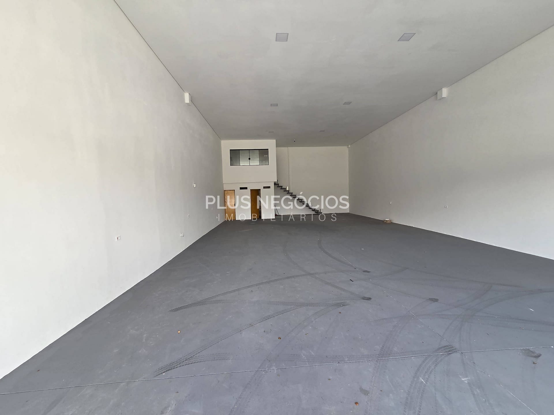 Depósito-Galpão-Armazém para alugar, 250m² - Foto 1
